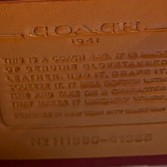 Trade only
Coach 1941 Max 18 Sig. Jacquard Scarlet 41385 - Picture 13 of 16